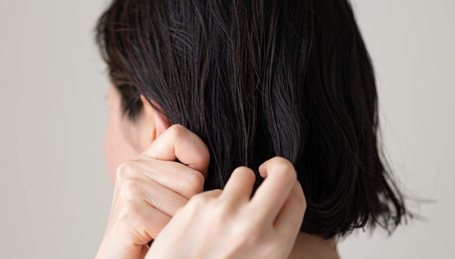 きしみやパサつきは失敗じゃない？シャンプーバーで髪が整うまで